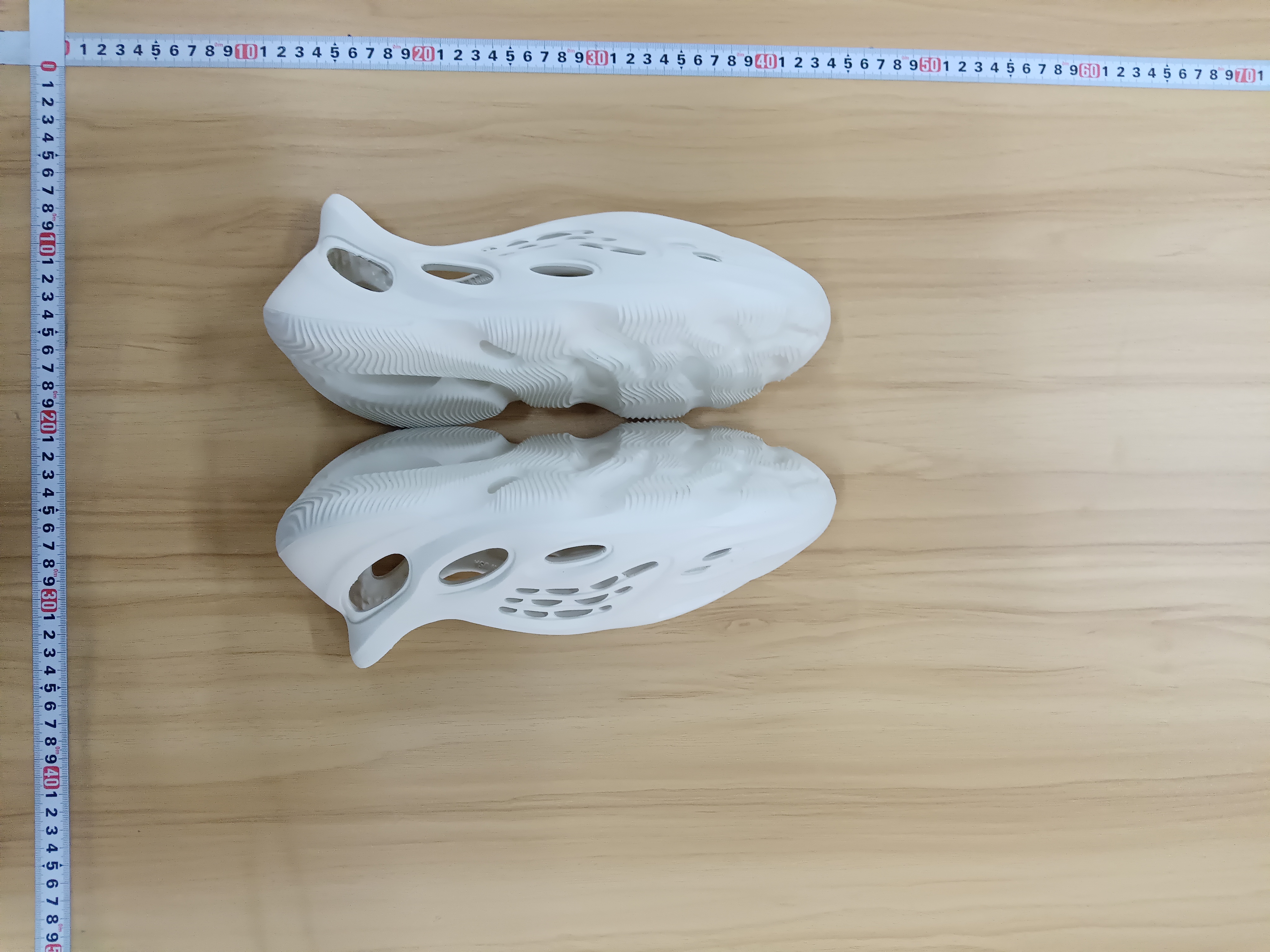 LW  Batch   Adidas Yeezy - YEEZY Foam Runner Onyx  -2