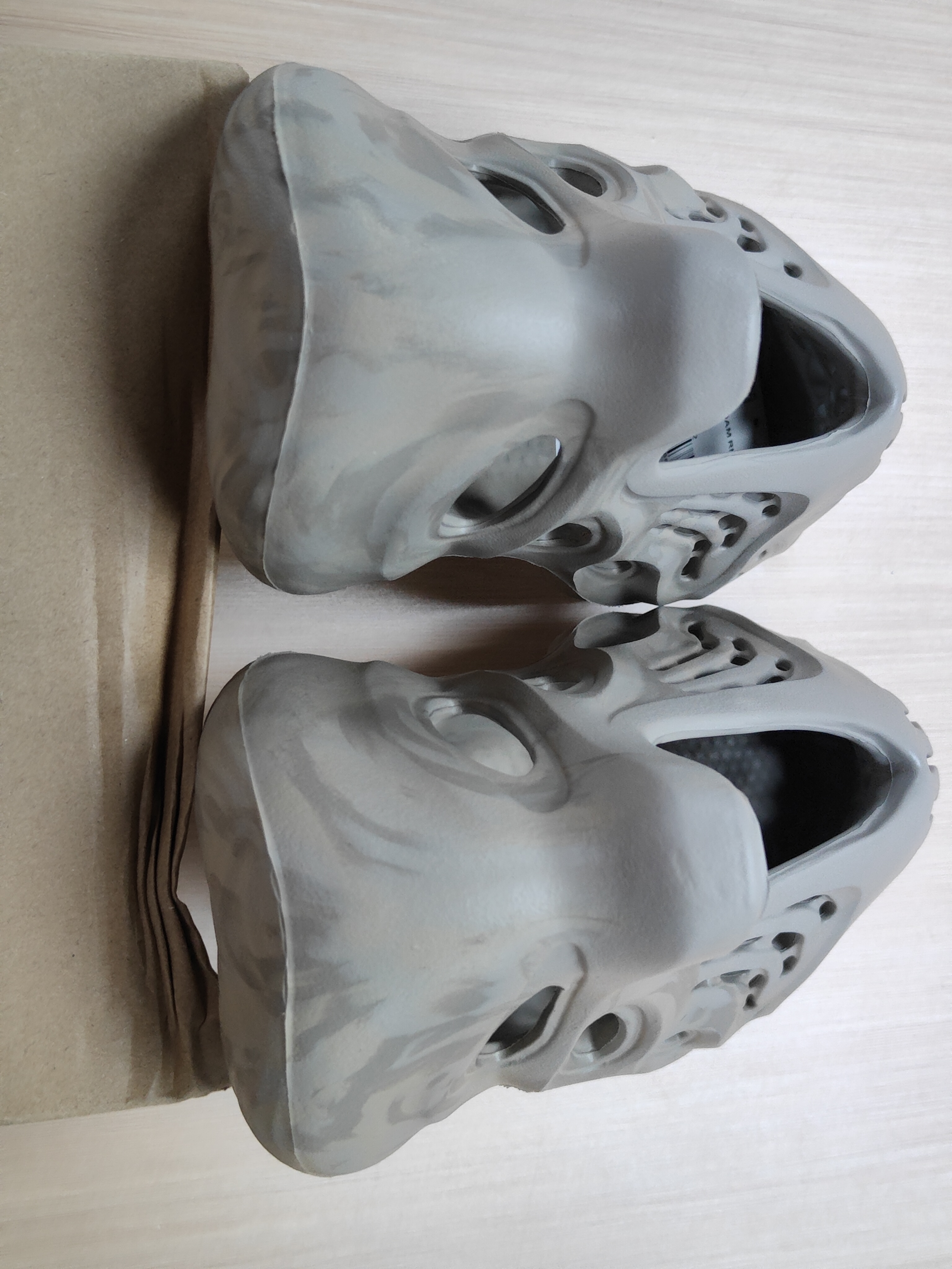 LW  Batch   Adidas Yeezy - YEEZY Foam Runner Onyx  -4