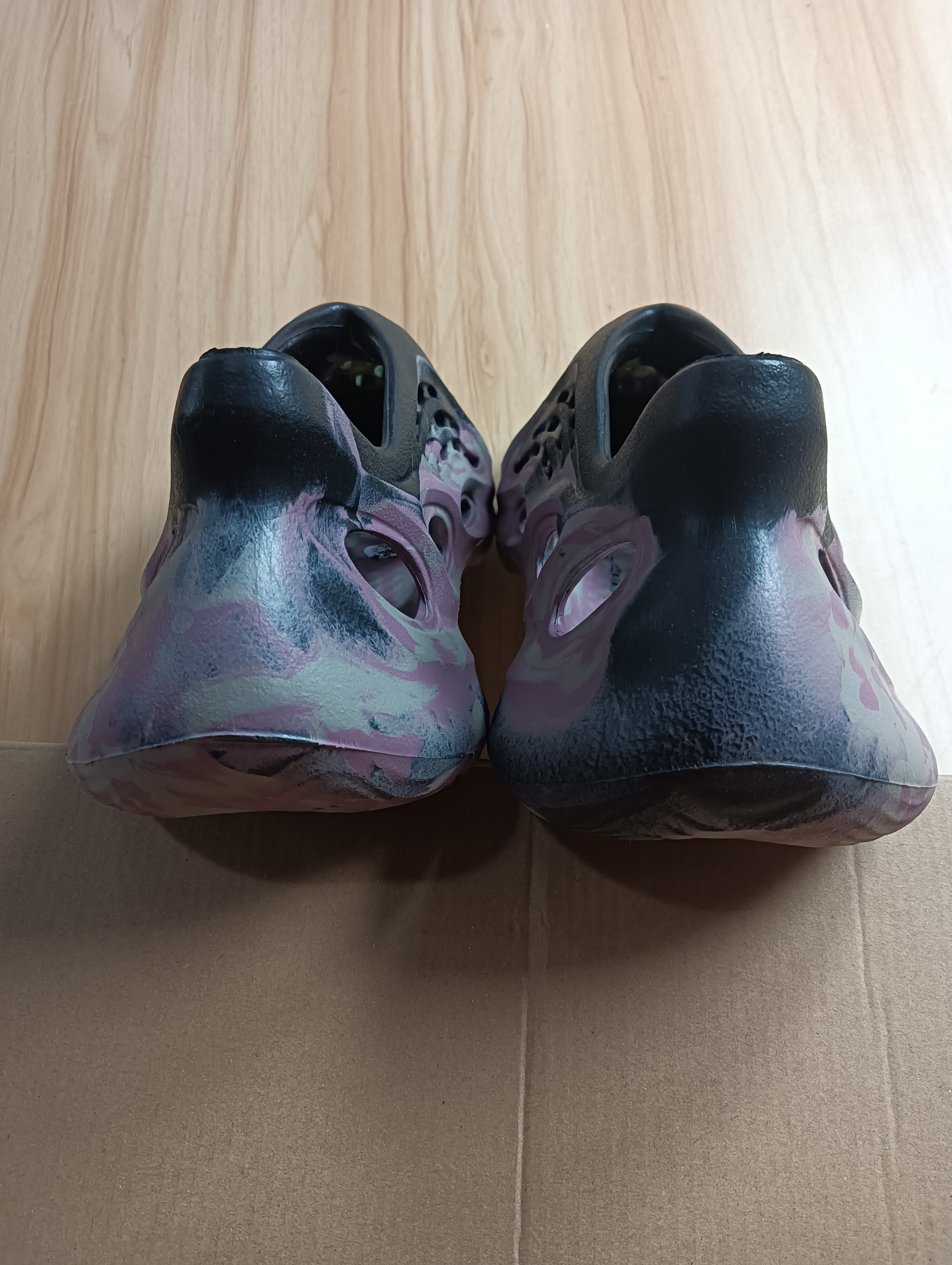 LW  Batch   Adidas Yeezy - YEEZY Foam Runner Onyx  -8