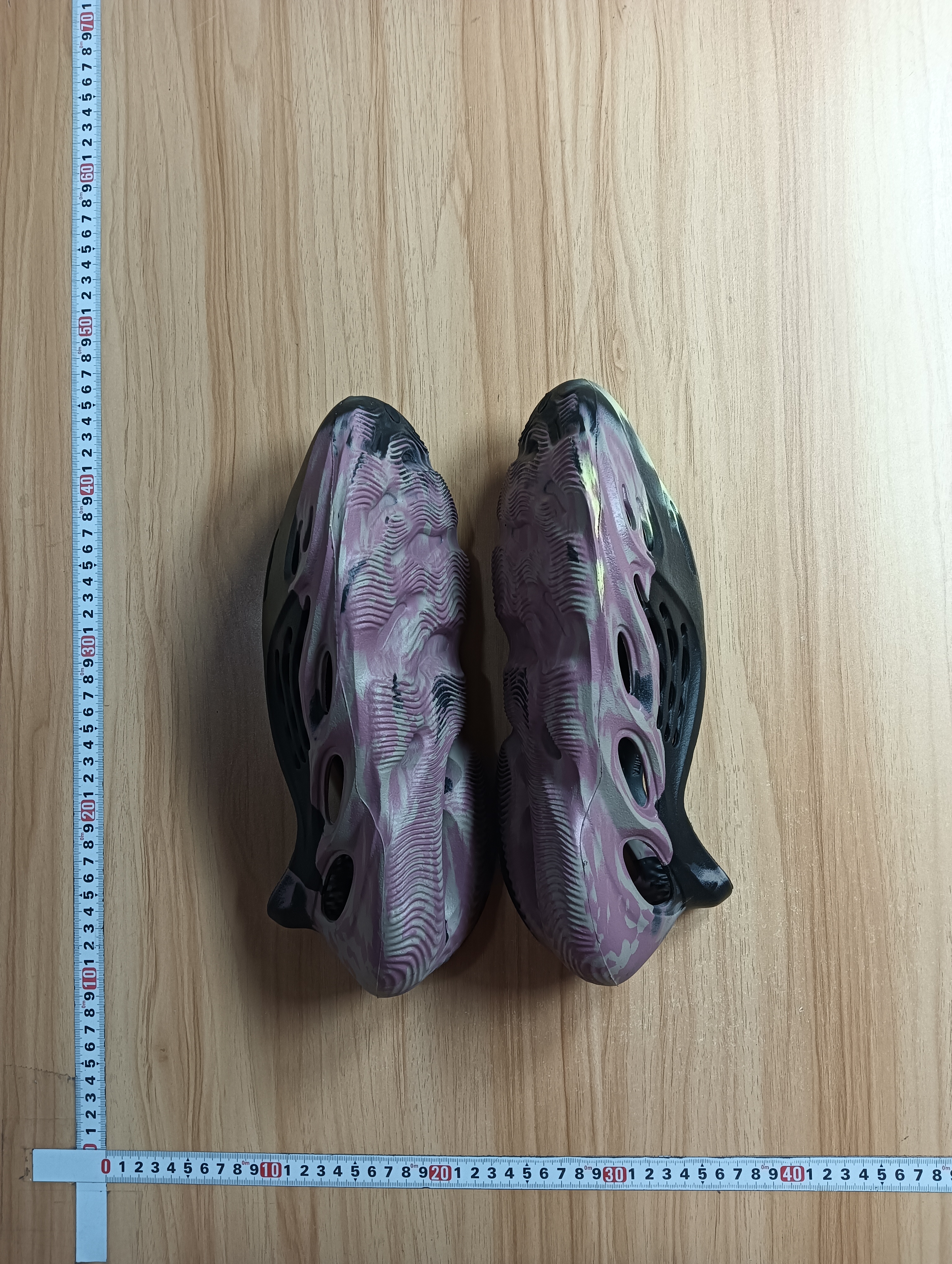 LW  Batch   Adidas Yeezy - YEEZY Foam Runner Onyx  -9