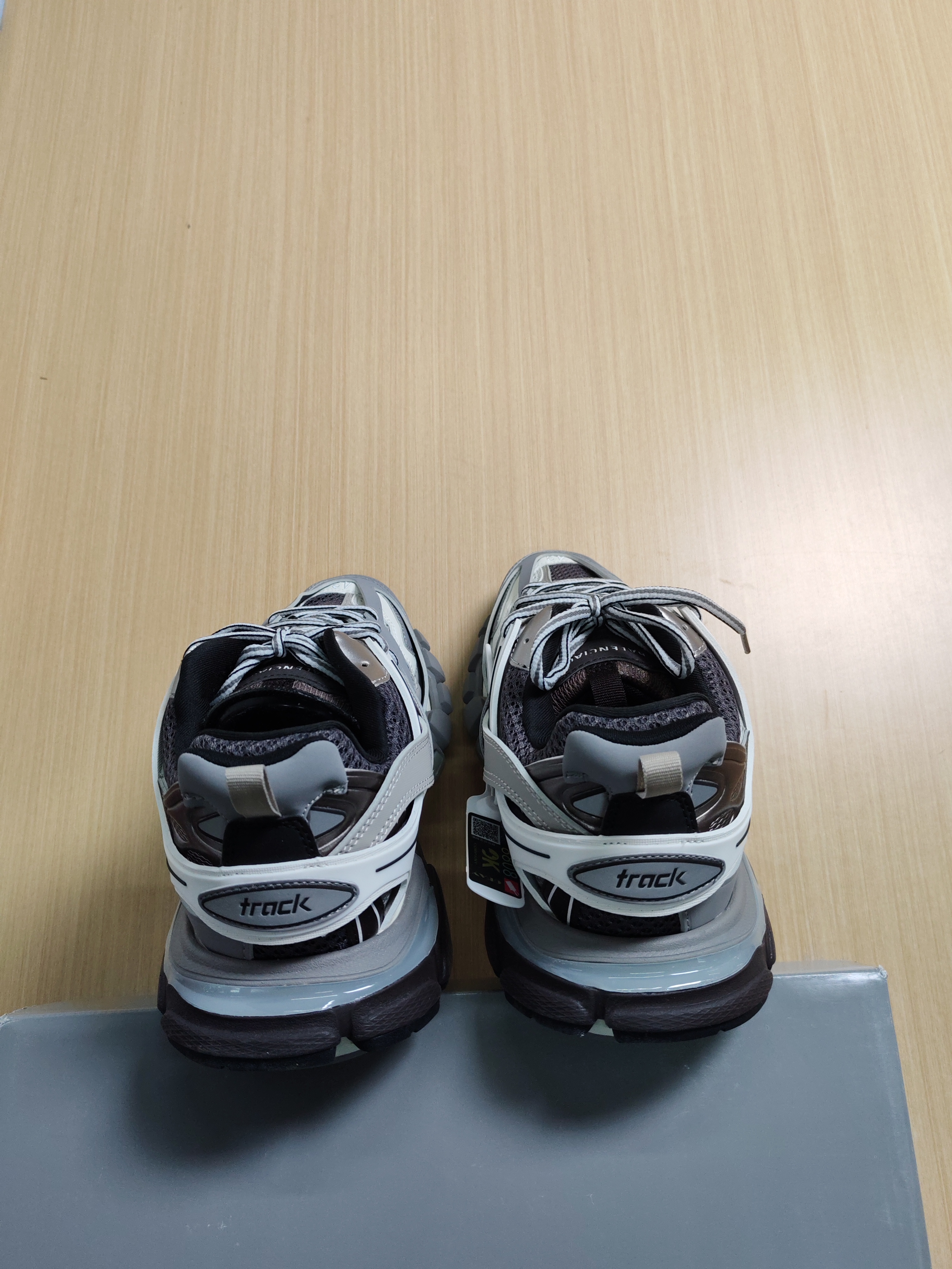 OK  Batch   Balenciaga Track -17